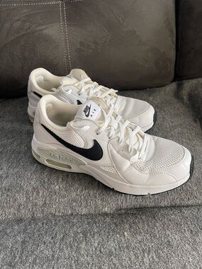 Nike Women’s White Black Air Max Sneakers